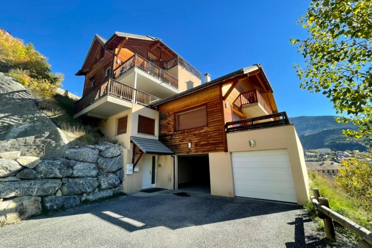 Large Chalet With Terrace And View In Briancon Leilighet Eksteriør bilde